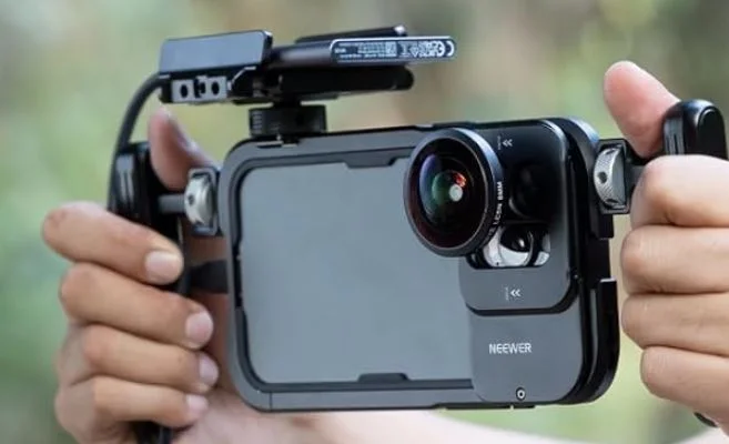 iPhone 15 İç Kafesler
